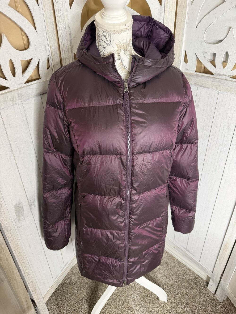 Eddie Bauer Women’s Purple Down Hooded Puffer Jacket Full Zip Size Large